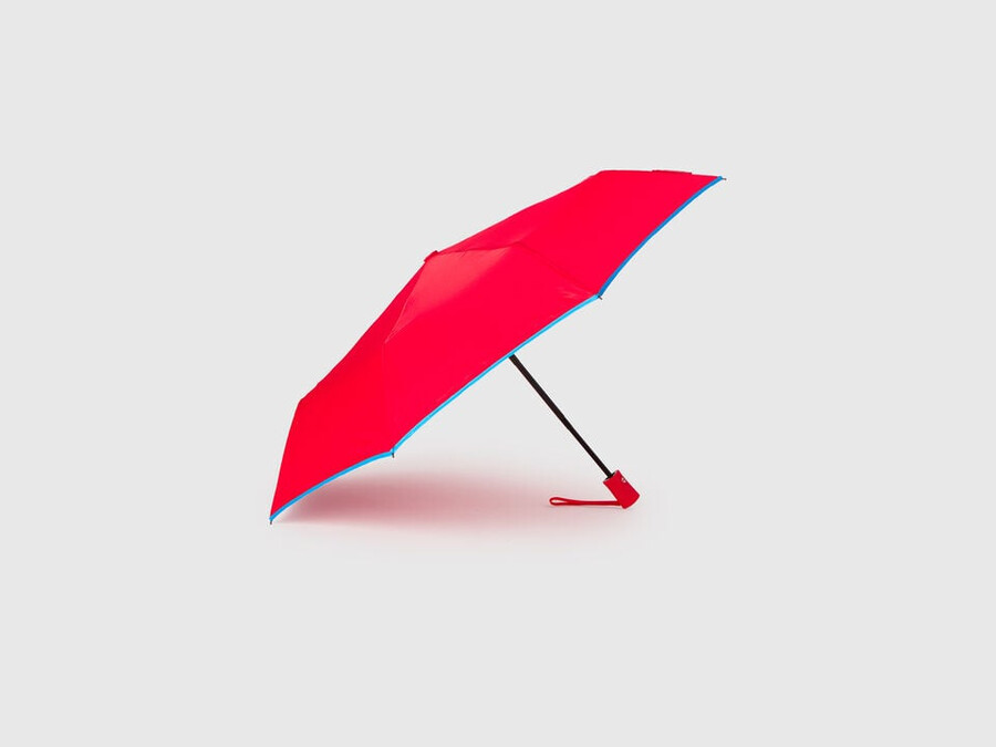 paraguas rojo