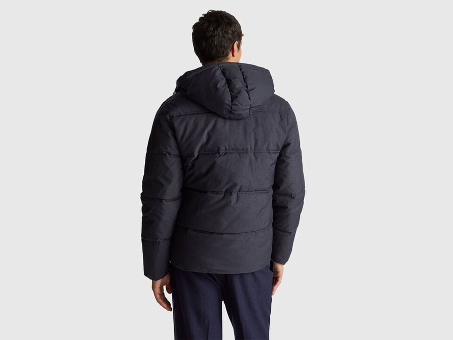 chaqueta de corte regular con capucha