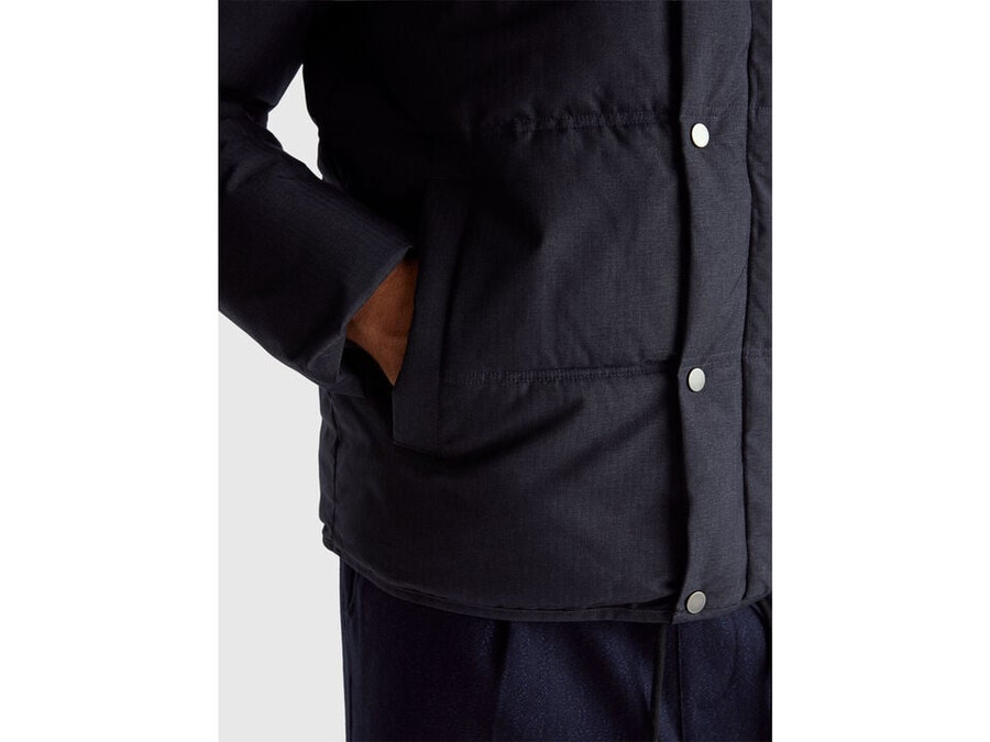 chaqueta de corte regular con capucha