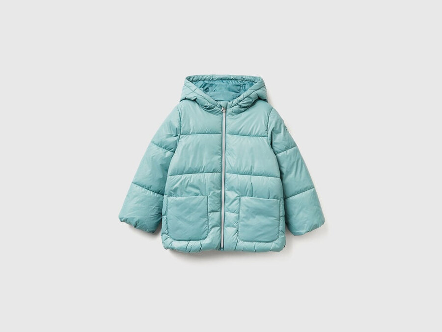 chaqueta de nailon con capucha