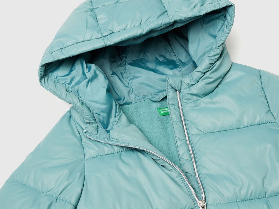 chaqueta de nailon con capucha