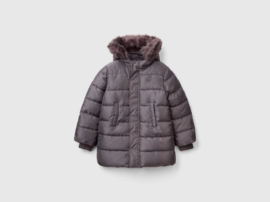 chaqueta larga acolchada de nailon brillante.