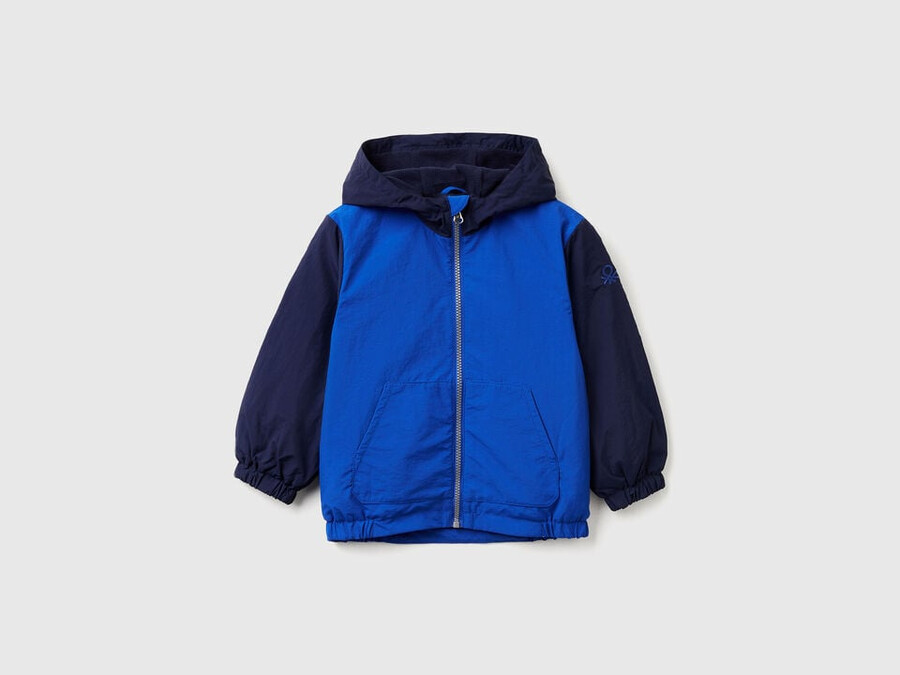 chaqueta con capucha