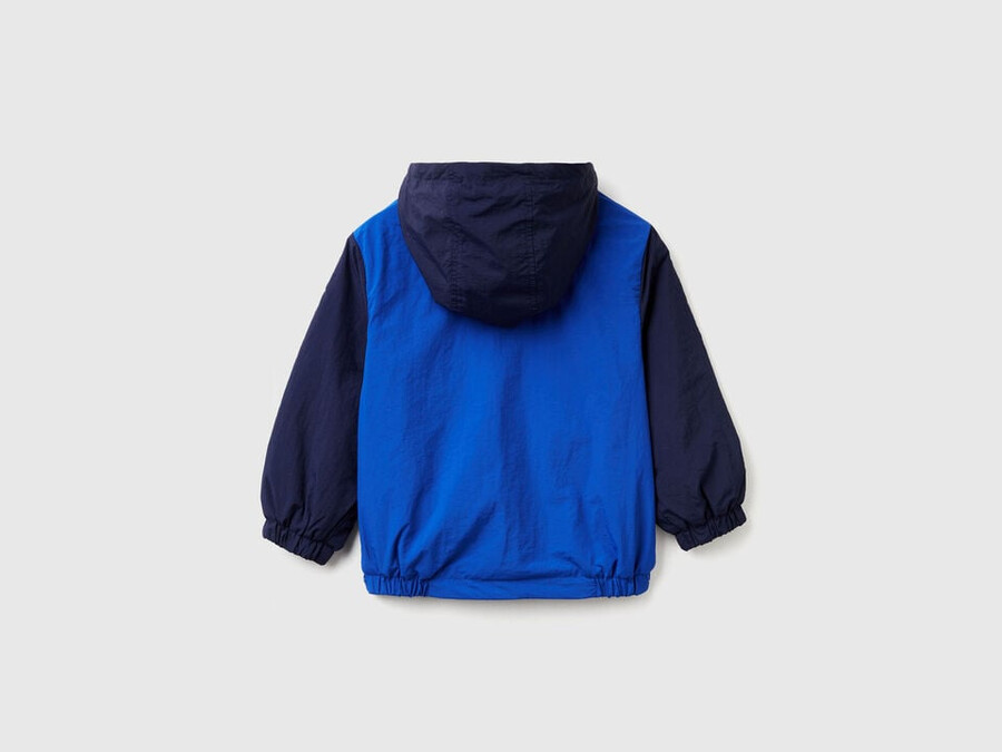 chaqueta con capucha