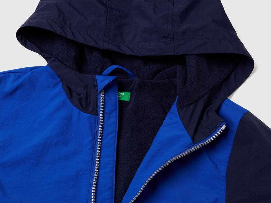 chaqueta con capucha