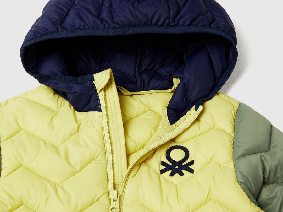 chaqueta acolchada con capucha