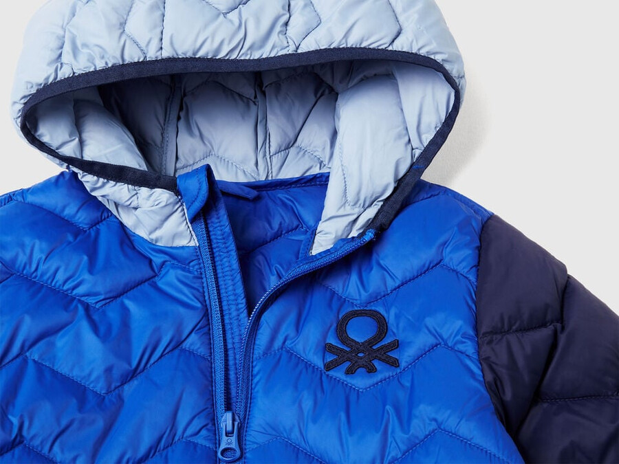 chaqueta acolchada con capucha