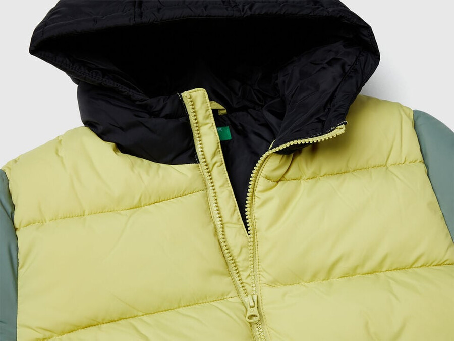 chaqueta acolchada con capucha