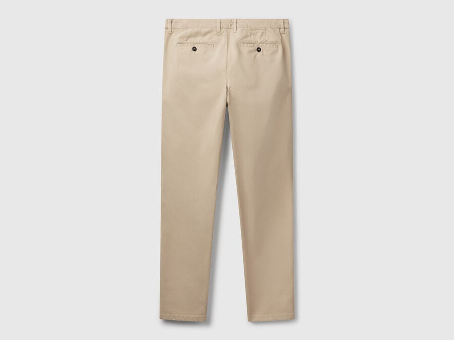 pantalones chinos beige de corte ajustado