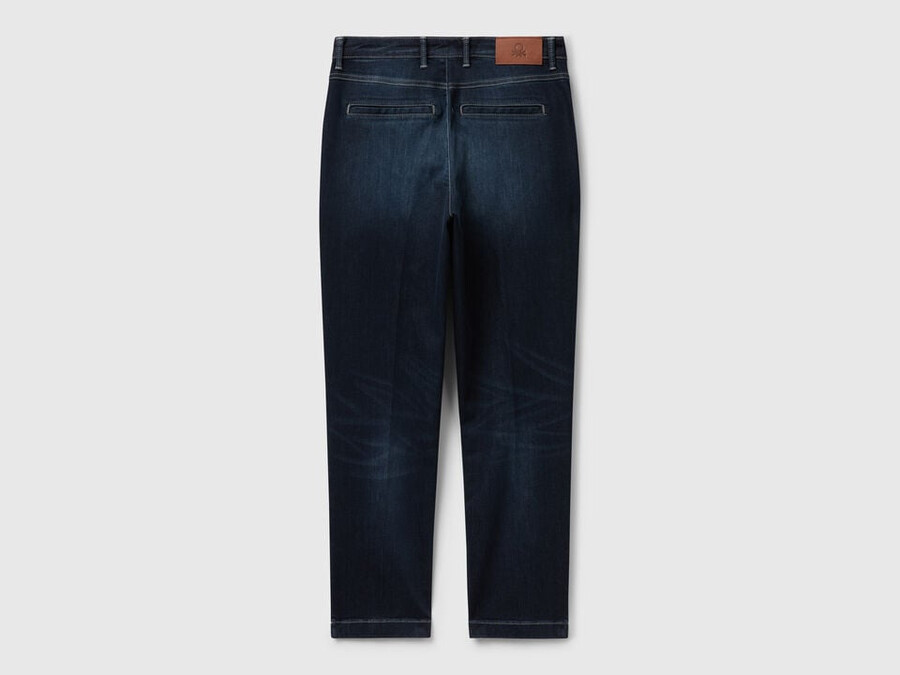 pantalones chinos de mezclilla de corte entallado