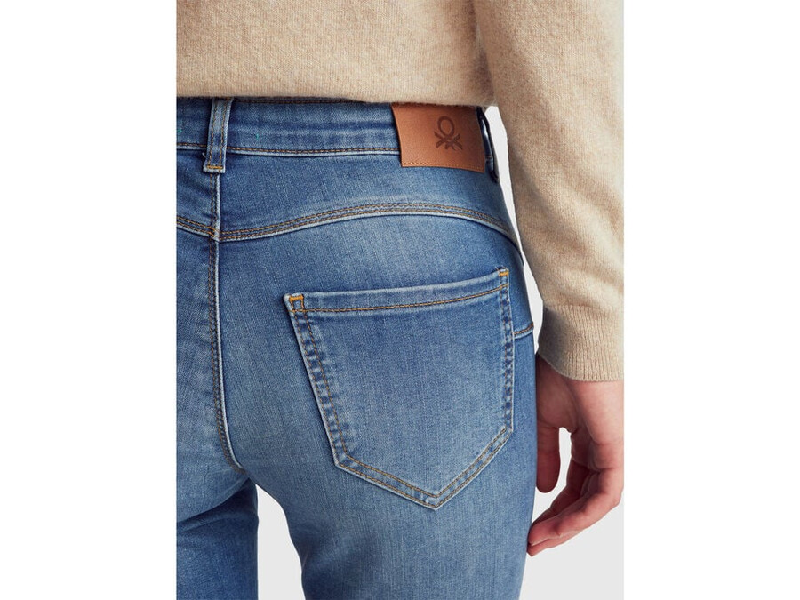 vaqueros ajustados y push up